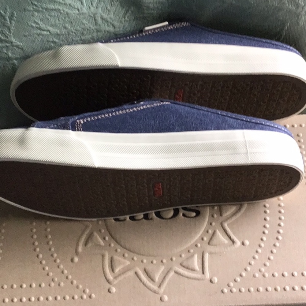 Taos mule canvas shoes.    Size 8 - Picture 4 of 5